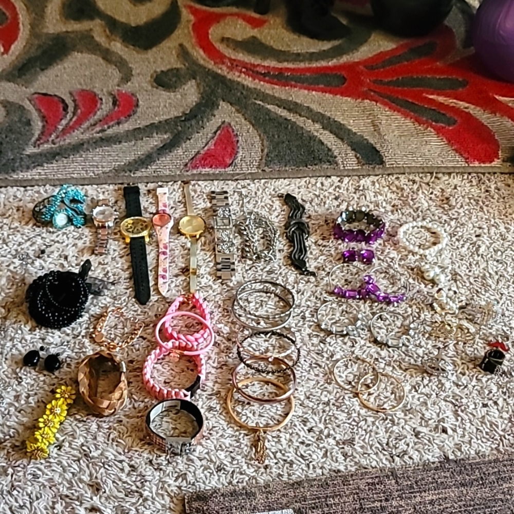 Bundle of jewelry